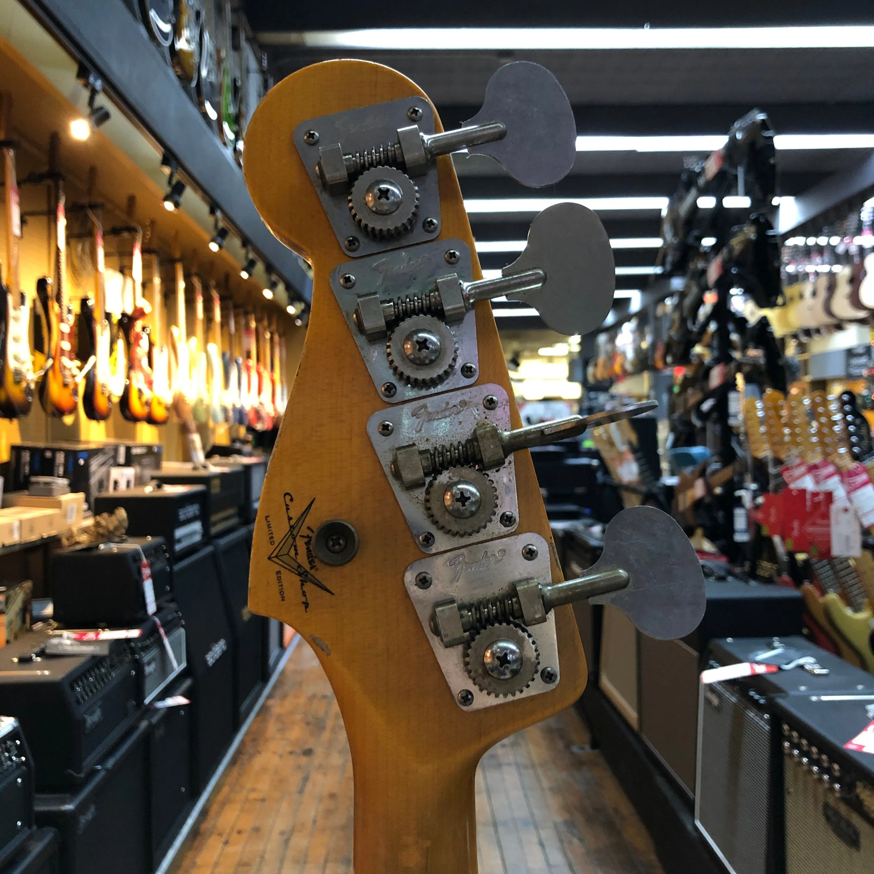 Fender Custom Shop Limited Edition Custom Jazz Bass Heavy Relic Faded Aged 3-Color Sunburst w/Hard Case