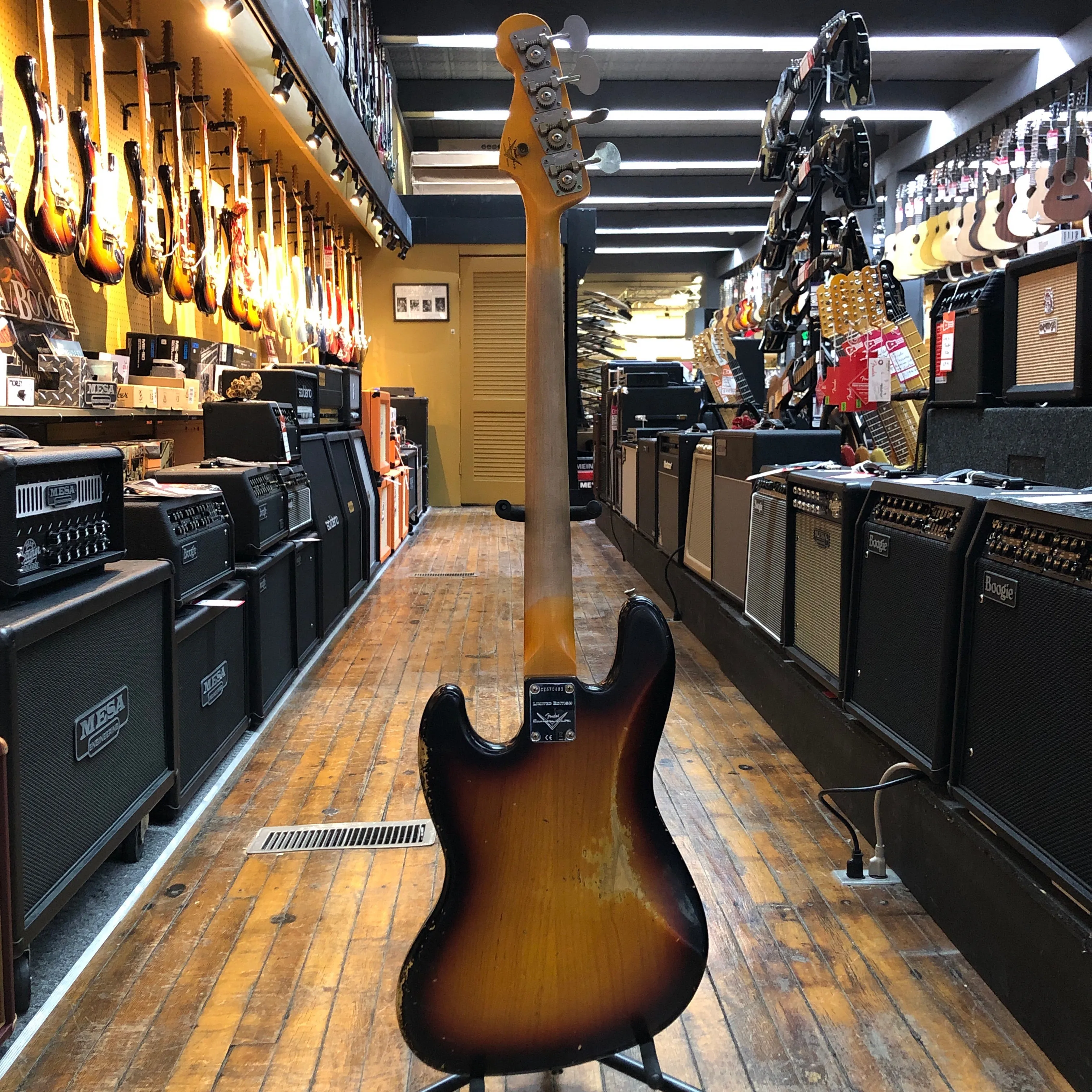 Fender Custom Shop Limited Edition Custom Jazz Bass Heavy Relic Faded Aged 3-Color Sunburst w/Hard Case