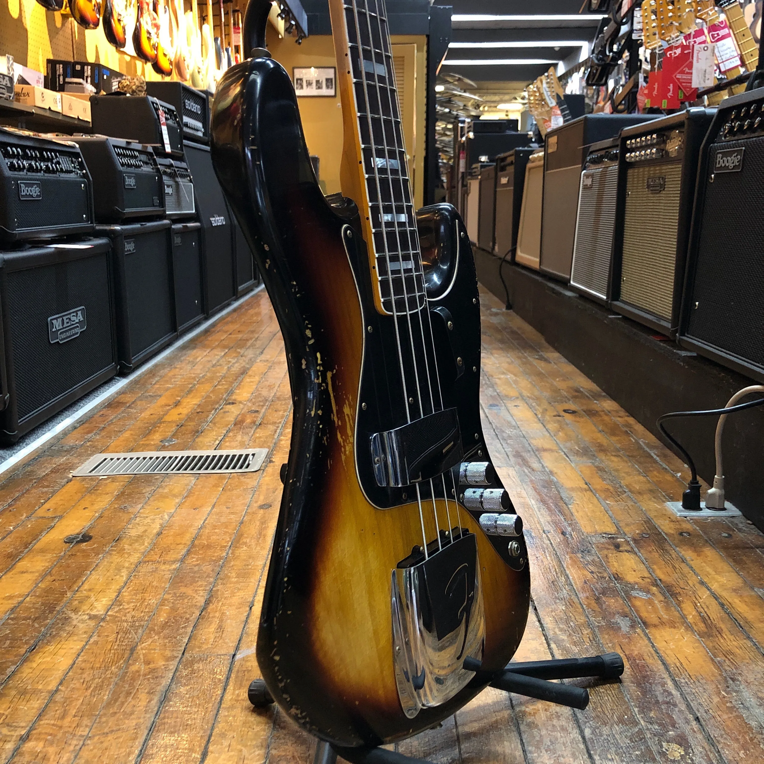 Fender Custom Shop Limited Edition Custom Jazz Bass Heavy Relic Faded Aged 3-Color Sunburst w/Hard Case