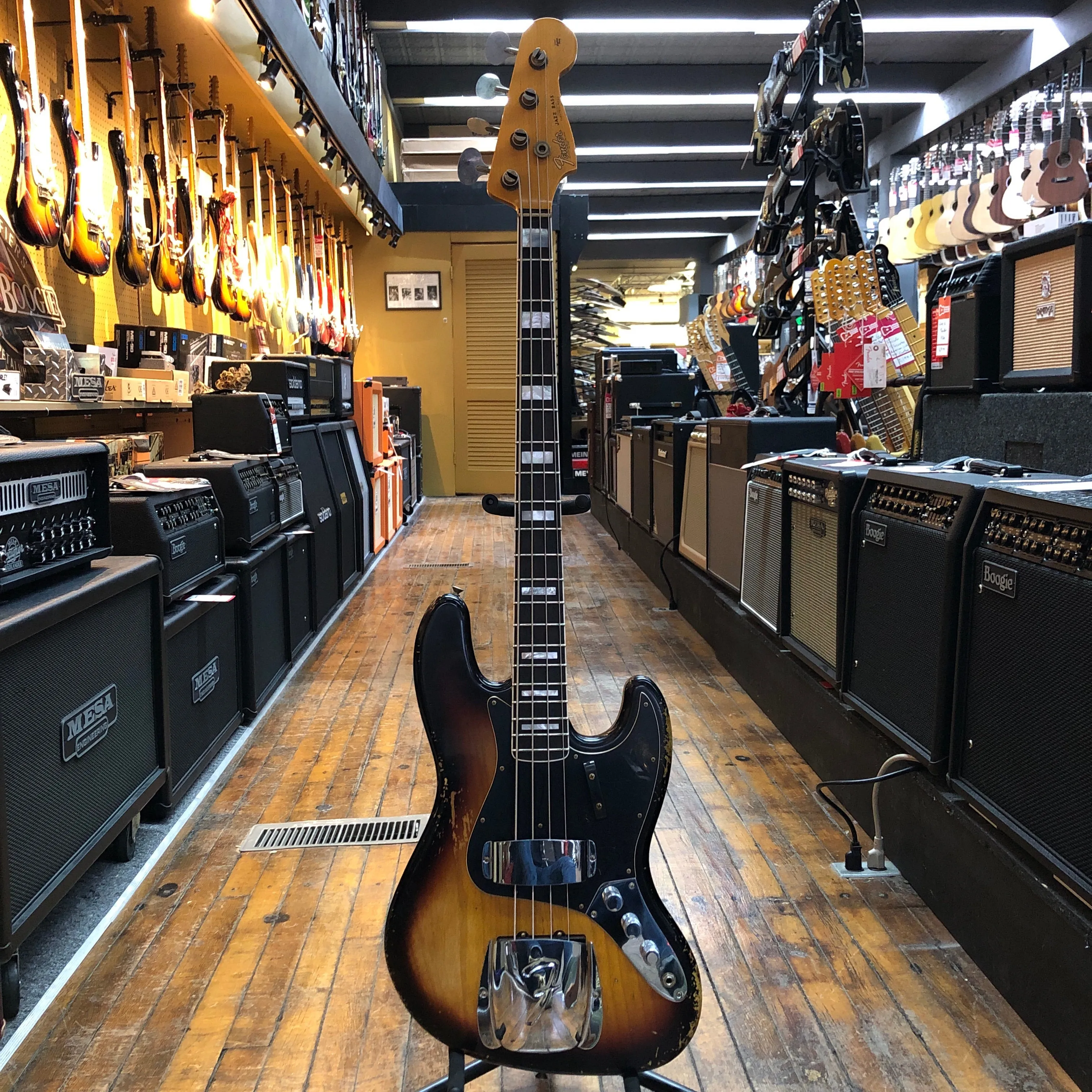 Fender Custom Shop Limited Edition Custom Jazz Bass Heavy Relic Faded Aged 3-Color Sunburst w/Hard Case