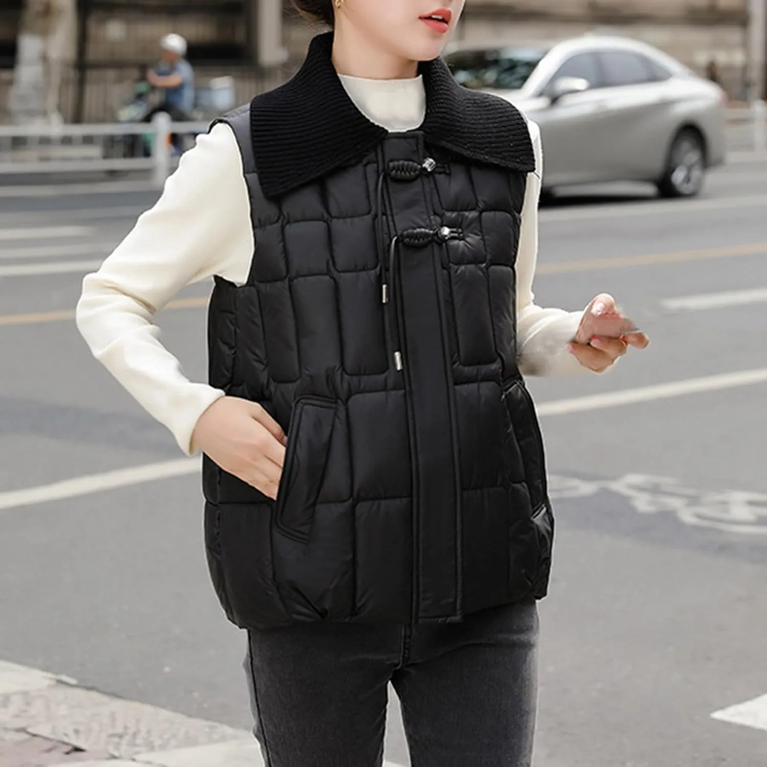 Womens Quilted Vest Lightweight Down Vests Stand Collar Padded Outwear Pockets Trendy Fashion Sleeveless Puffer Jackets